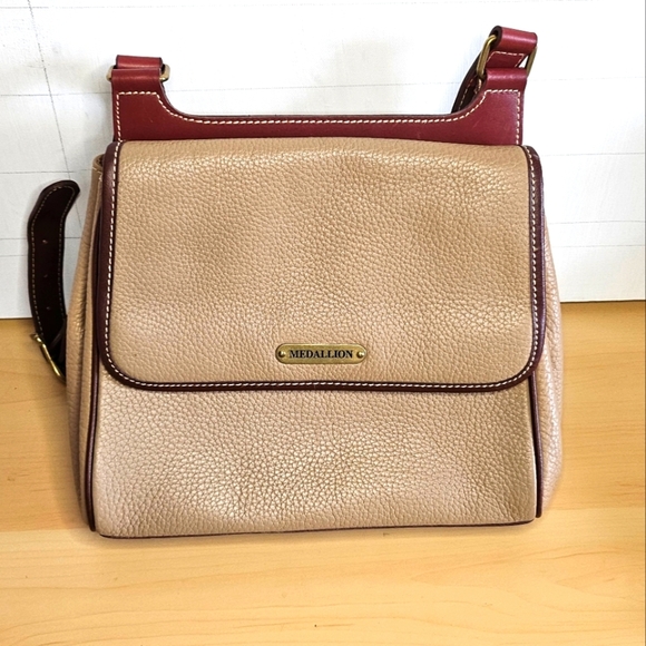 Vintage 2 tone red and tan leather cross body style - Picture 1 of 8